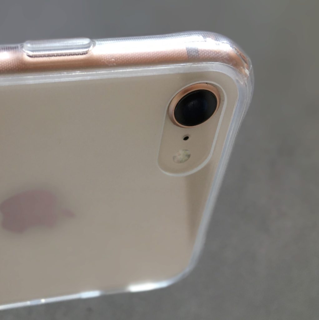 TOZOケース以外のケースを装着したときのiPhoneカメラレンズ周りの様子